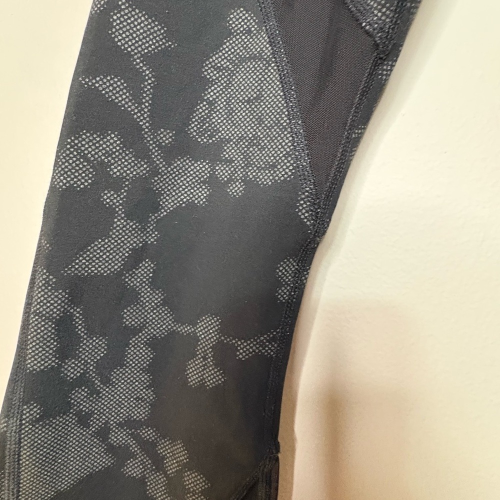 Athleta Moonlight Precision Athletic Leggings Size Small excellent condition - Picture 6 of 8